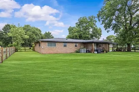 Exterior - 1663 4th St, Nome, TX 77629 photo 5 of 5