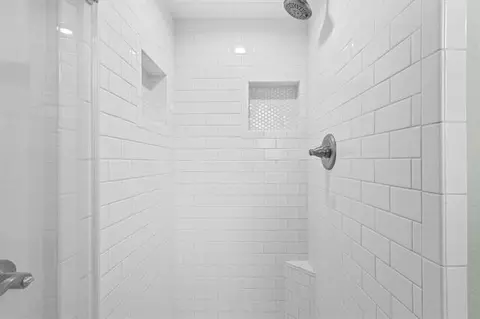 Bath - 1663 4th St, Nome, TX 77629 photo 2 of 5