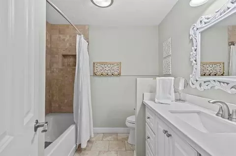 Bath - 1663 4th St, Nome, TX 77629 photo 4 of 5