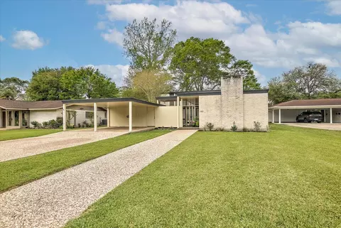 147 Valley Dr, Liberty, TX 77575