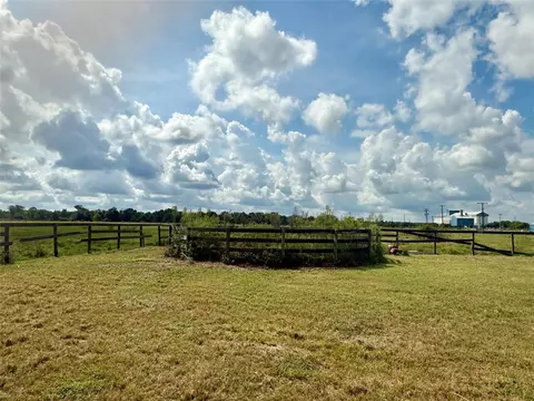 Exterior - 755 County Road 407, Markham, TX 77456 photo 6 of 9