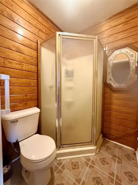 Bath - 755 County Road 407, Markham, TX 77456 photo 2 of 4