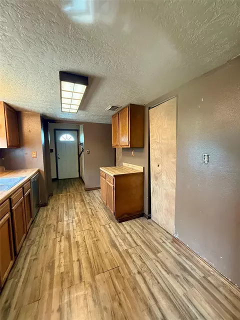 Kitchen - 755 County Road 407, Markham, TX 77456 photo 2 of 3