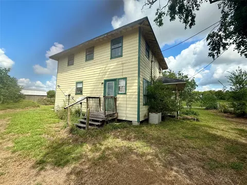 Exterior - 755 County Road 407, Markham, TX 77456 photo 8 of 9