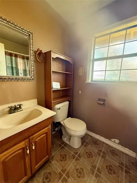 Bath - 755 County Road 407, Markham, TX 77456 photo 4 of 4