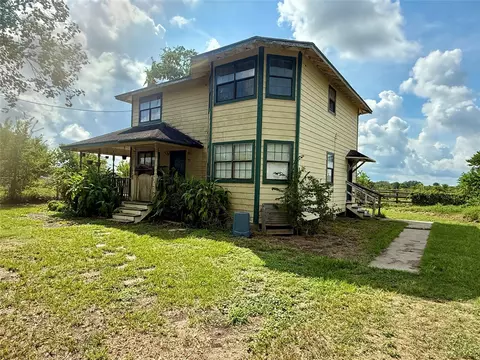 Exterior - 755 County Road 407, Markham, TX 77456 photo 2 of 9