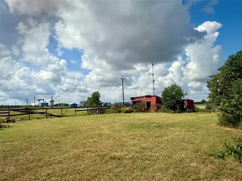 Exterior - 755 County Road 407, Markham, TX 77456 photo 7 of 9