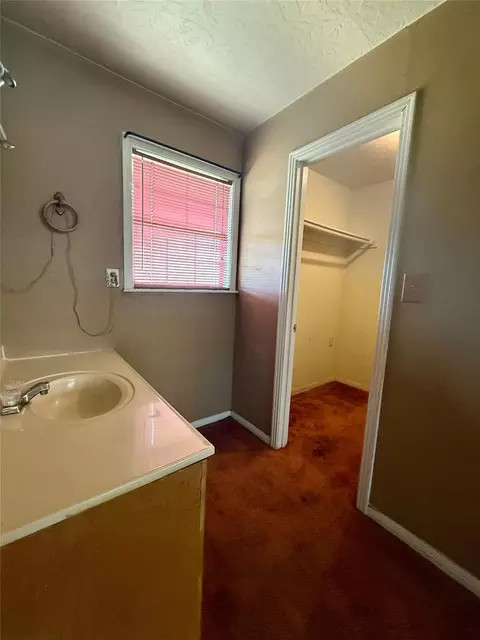 Bath - 755 County Road 407, Markham, TX 77456 photo 3 of 4