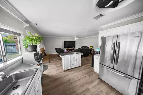 Kitchen - 9107 Towerstone Ct, Spring, TX 77379 photo 3 of 4