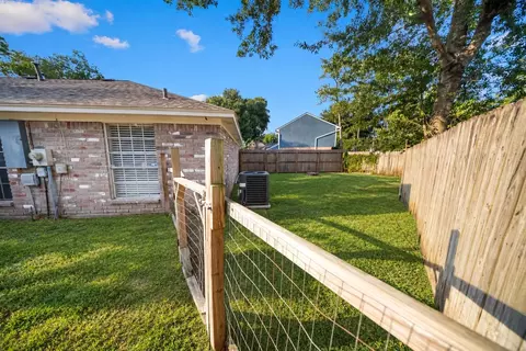 Exterior - 9107 Towerstone Ct, Spring, TX 77379 photo 4 of 5
