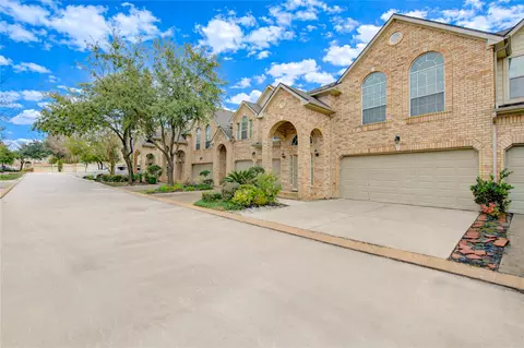 7611 S Linpar Ct, Houston, TX 77040