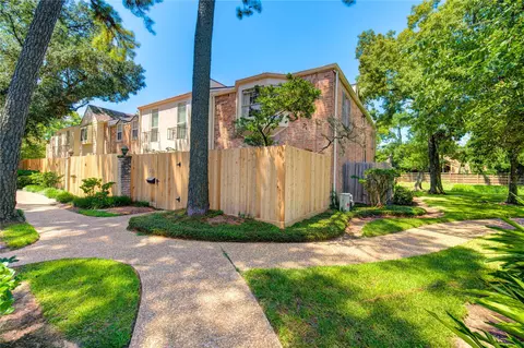 939 Wax Myrtle Ln, Houston, TX 77079