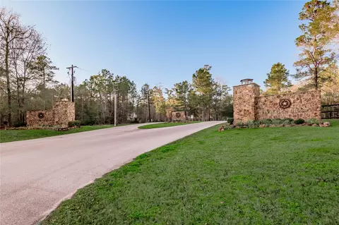 306 Sundog Rd, Huntsville, TX 77340