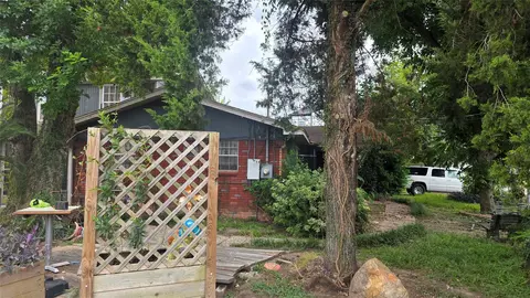 4518 Robertson St, Houston, TX 77009