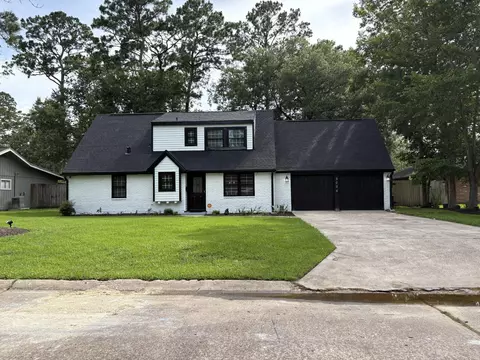 3004 Woodland Dr, Dickinson, TX 77539