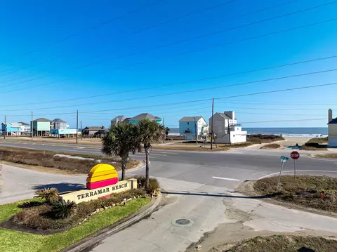 23166 Verano Dr, Galveston, TX 77554