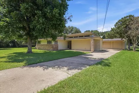3293 62nd St, Port Arthur, TX 77640