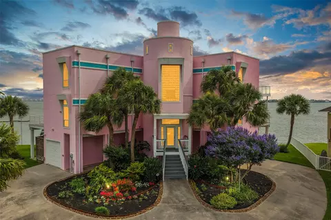 1006 Darcy St, Galveston, TX 77554