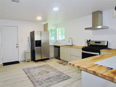 639 Feamster Dr, Houston, TX 77022