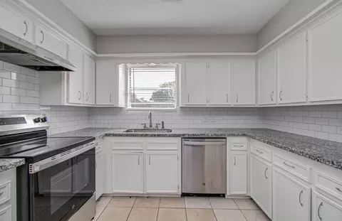 Kitchen - 6935 Falling Waters Dr, Spring, TX 77379 photo 2 of 2
