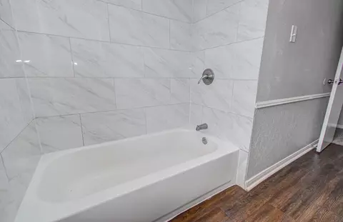 Bath - 6935 Falling Waters Dr, Spring, TX 77379 photo 6 of 10