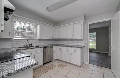 Kitchen - 6935 Falling Waters Dr, Spring, TX 77379 photo 1 of 2