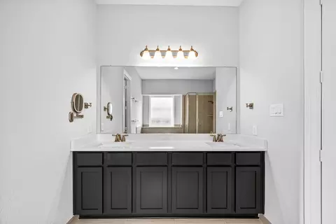 Bath - 2307 Jitterbug Ln, Katy, TX 77493 photo 4 of 5