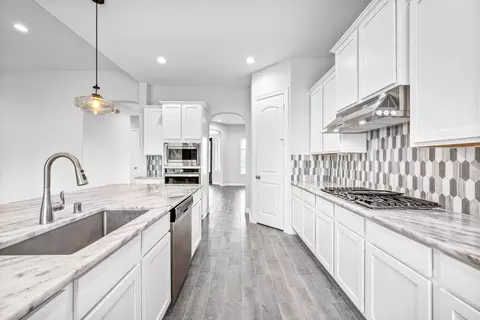 Kitchen - 2307 Jitterbug Ln, Katy, TX 77493 photo 2 of 2