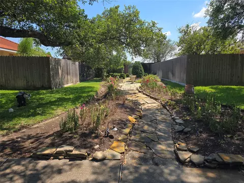310 Waterford Way, Kemah, TX 77565