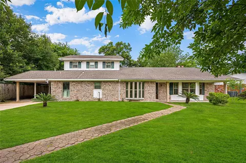 102 Crestway Dr, Baytown, TX 77520