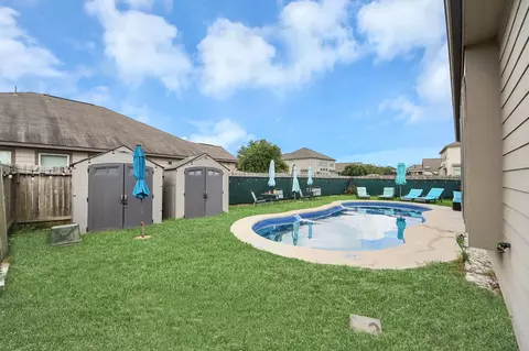 Exterior - 5415 Nero Lake Dr, Katy, TX 77449 photo 7 of 8
