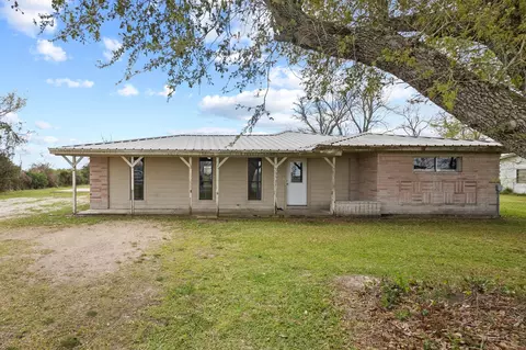19961 Englin Rd, Winnie, TX 77665