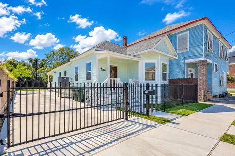 3823 Sealy St, Galveston, TX 77550