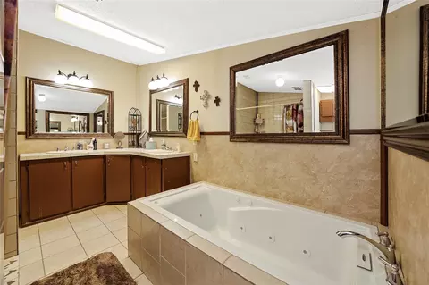 Bath - 14985 Wiggins Rd, Conroe, TX 77302 photo 4 of 7