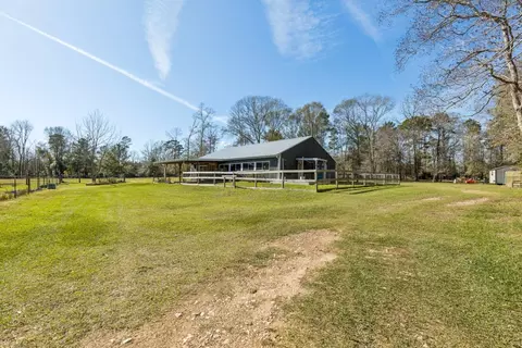 392 Robert E Lee Ln, Livingston, TX 77351