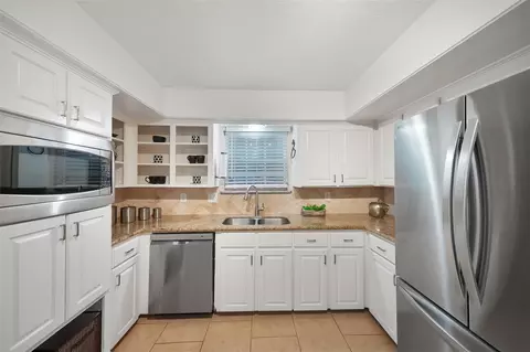 Kitchen - 25510 Many Oak Dr, Spring, TX 77380 photo 2 of 3