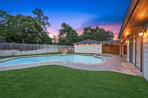 Exterior - 25510 Many Oak Dr, Spring, TX 77380 photo 7 of 8
