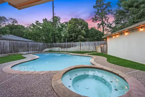 Exterior - 25510 Many Oak Dr, Spring, TX 77380 photo 3 of 8