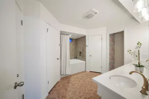 Bath - 25510 Many Oak Dr, Spring, TX 77380 photo 1 of 2