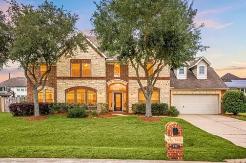 2321 Lakeway Dr, Friendswood, TX 77546