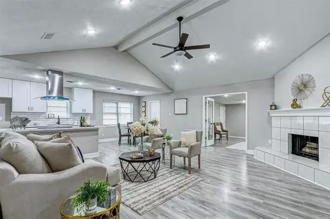 8707 Collingsdale Rd, La Porte, TX 77571