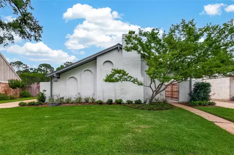 2814 Shadowdale Dr, Houston, TX 77043