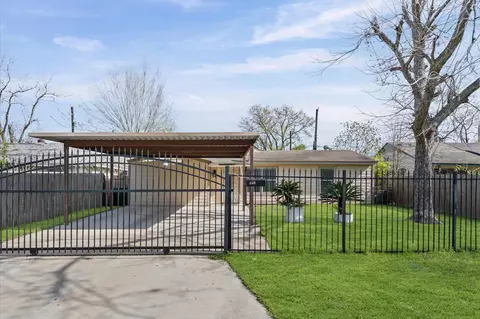 5231 Lyndhurst Dr, Houston, TX 77033