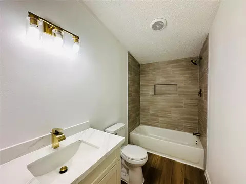 Bath - 16474 Spring Rain Ct, Conroe, TX 77302 photo 4 of 4