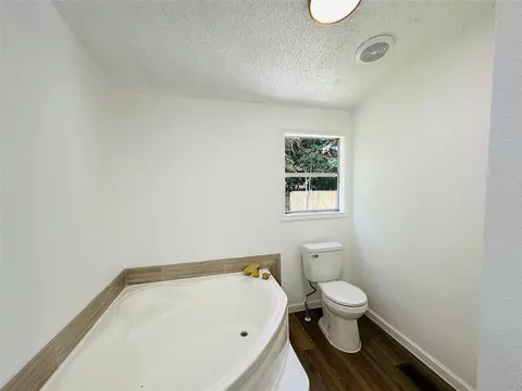 Bath - 16474 Spring Rain Ct, Conroe, TX 77302 photo 2 of 4
