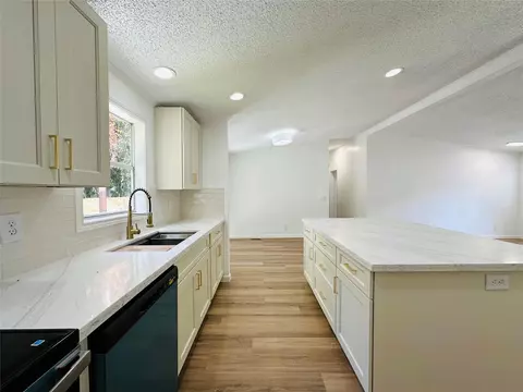 Kitchen - 16474 Spring Rain Ct, Conroe, TX 77302 photo 3 of 4