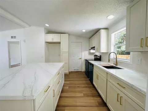 Kitchen - 16474 Spring Rain Ct, Conroe, TX 77302 photo 2 of 4
