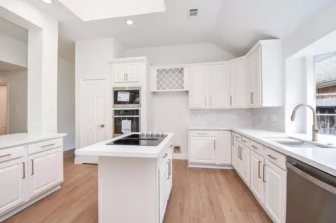 202 Knoll Forest Dr, Sugar Land, TX 77479