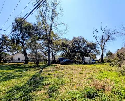 806 N Cleveland St, Dayton, TX 77535