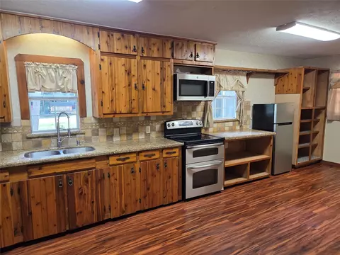Kitchen - 15318 Arrowhead Loop W, Willis, TX 77378 photo 2 of 2